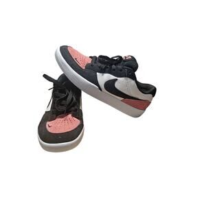 Nike Womens SB Force 58 in Color Pink Salt/White/Black. 8.5